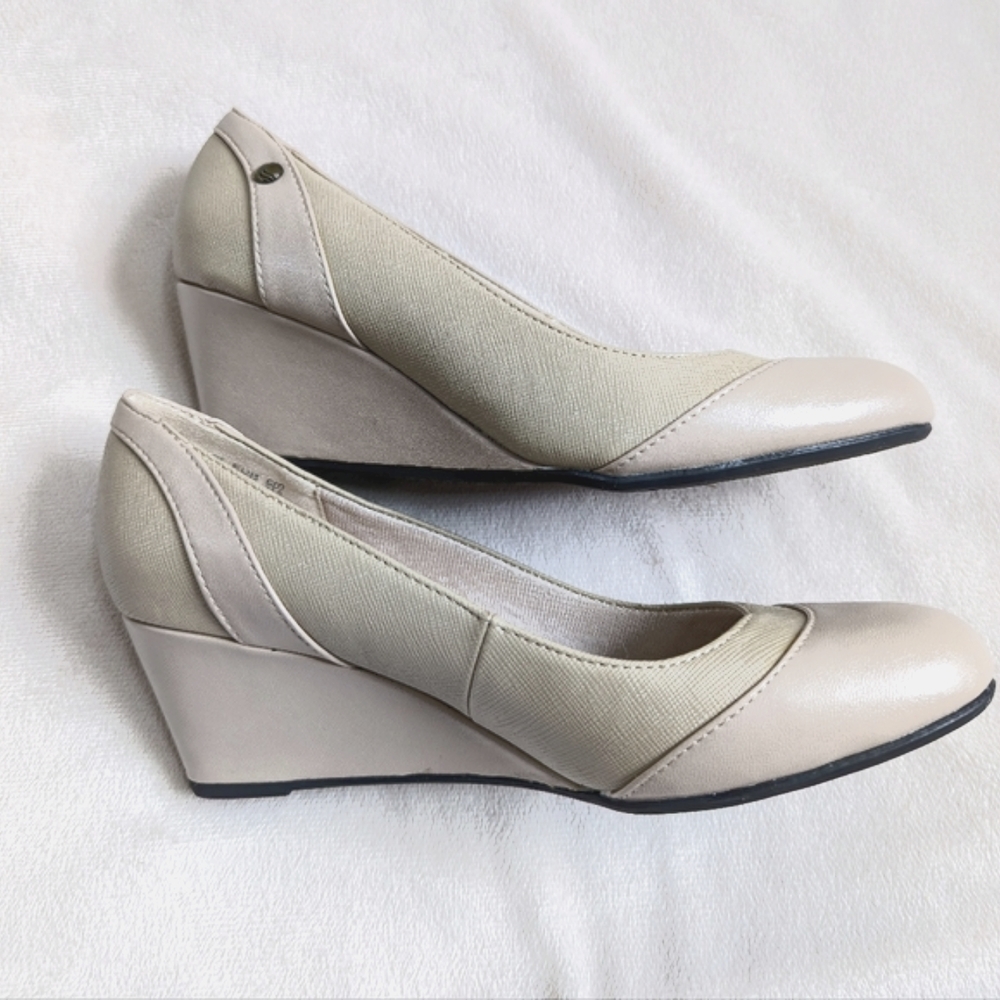 Like new Comfy wedges
